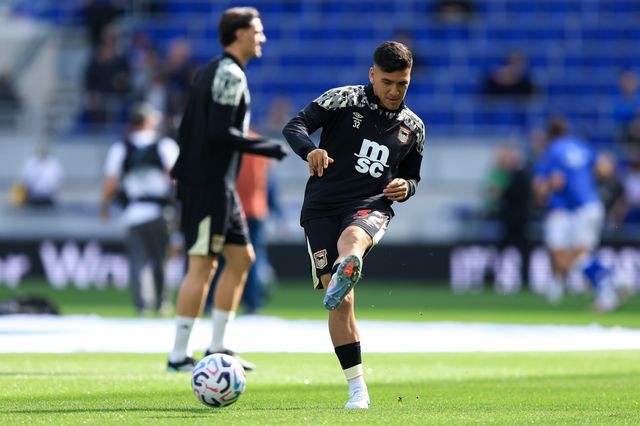 Marcelino Nunez of Ipswich Town warms up prior to the Premier League match Everton vs Ipswich Town at Hill Dickinson Stadium, Liverpool, United Kingdom on 19 September 2026

(Photo by Jorge Horsted/News Images)