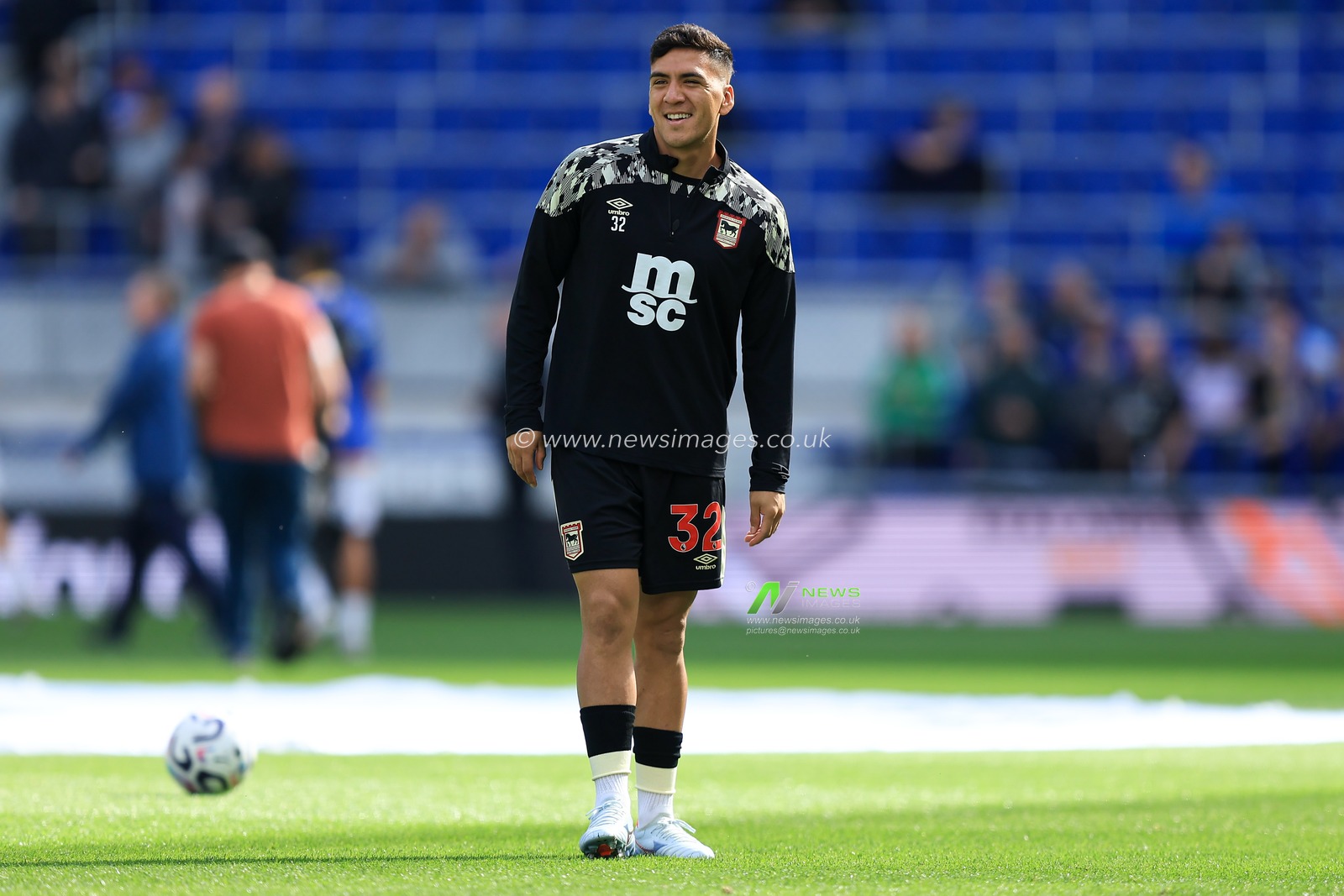 Marcelino Nunez of Ipswich Town warms up prior to the Premier League match Everton vs Ipswich Town at Hill Dickinson Stadium, Liverpool, United Kingdom on 19 September 2026

(Photo by Jorge Horsted/News Images)