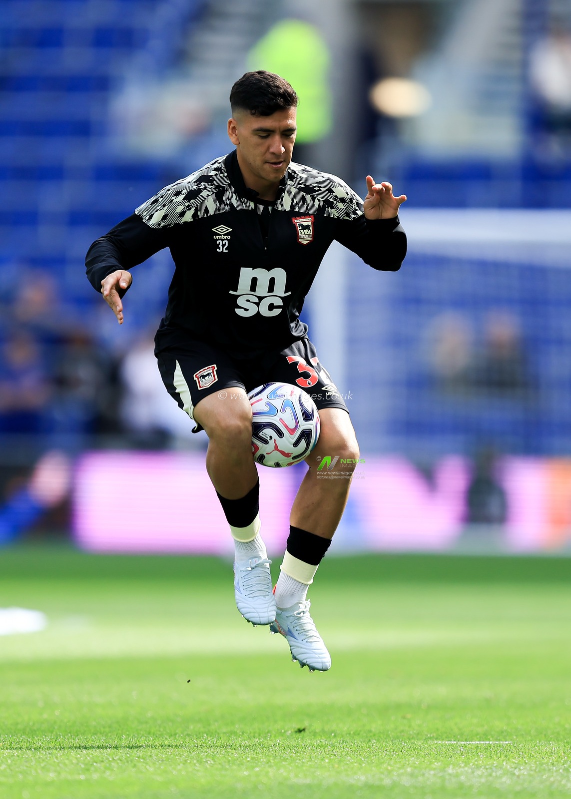 Marcelino Nunez of Ipswich Town warms up prior to the Premier League match Everton vs Ipswich Town at Hill Dickinson Stadium, Liverpool, United Kingdom on 19 September 2026

(Photo by Jorge Horsted/News Images)