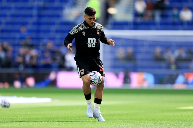 Marcelino Nunez of Ipswich Town warms up prior to the Premier League match Everton vs Ipswich Town at Hill Dickinson Stadium, Liverpool, United Kingdom on 19 September 2026

(Photo by Jorge Horsted/News Images)