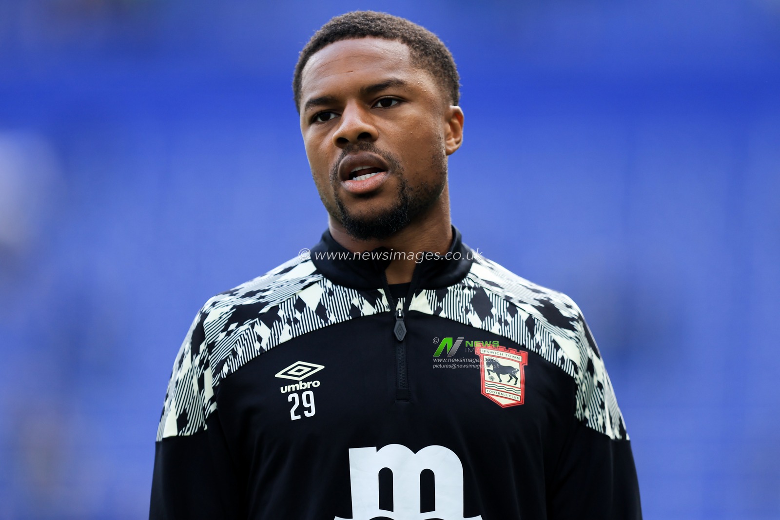 Chuba Akpom of Ipswich Town warms up prior to the Premier League match Everton vs Ipswich Town at Hill Dickinson Stadium, Liverpool, United Kingdom on 19 September 2026

(Photo by Jorge Horsted/News Images)