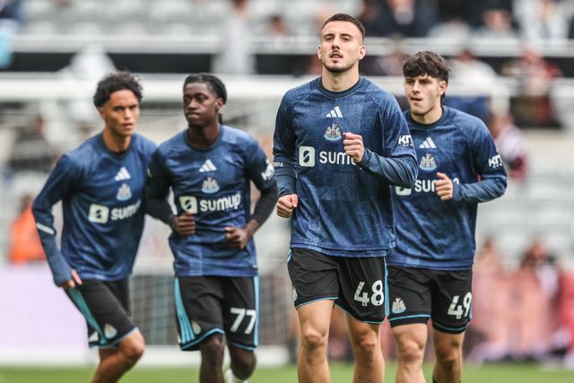Miodrag Pivas of Newcastle United in the pregame warmup session during the Premier League match Newcastle Untied vs Hull City at St. James's Park, Newcastle, United Kingdom on 19 September 2026

(Photo by Alfie Cosgrove/News Images)