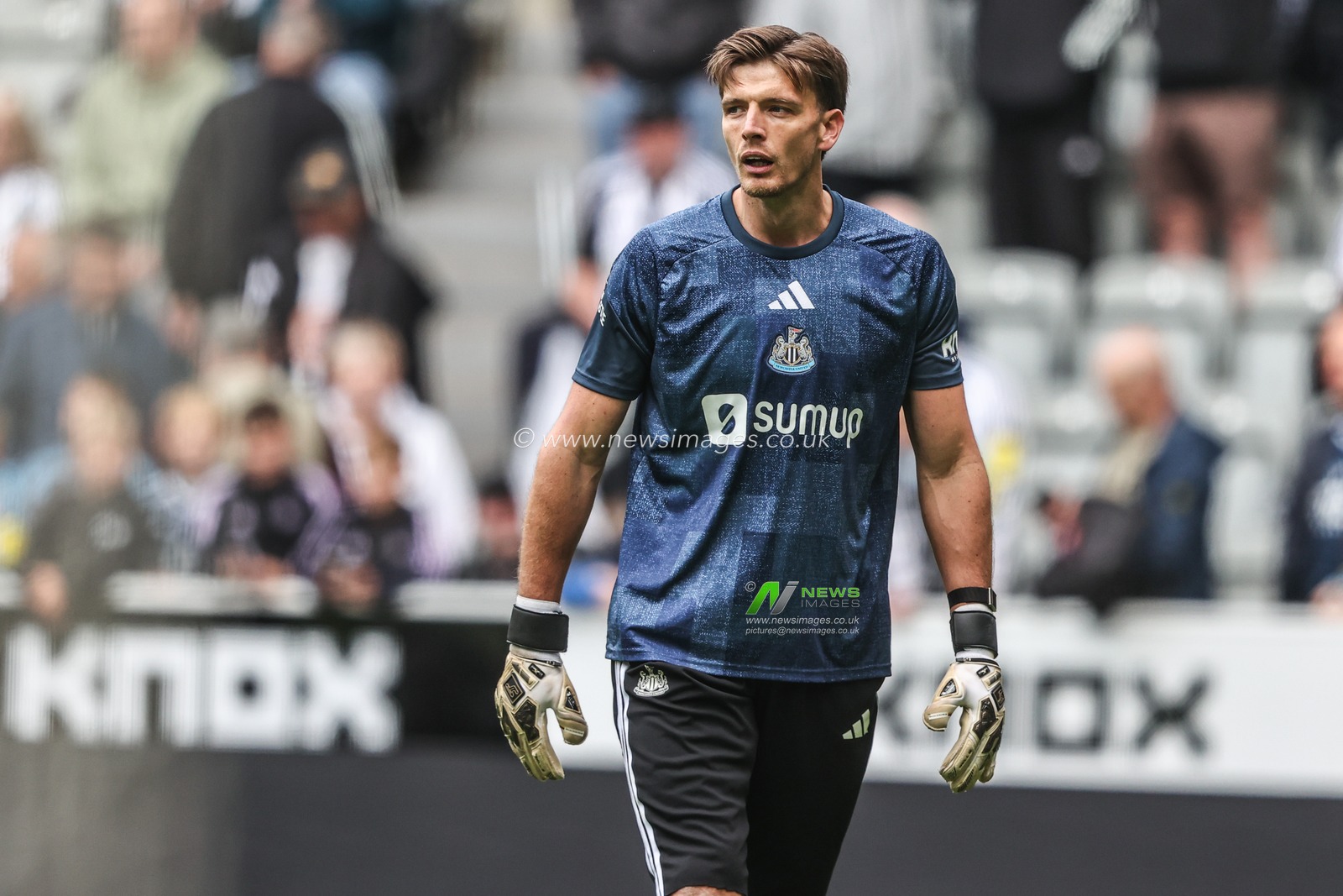 Newcastle United goalkeeper Nick Pope in the pregame warmup session during the Premier League match Newcastle Untied vs Hull City at St. James's Park, Newcastle, United Kingdom on 19 September 2026

(Photo by Alfie Cosgrove/News Images)