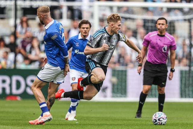 Harvey Barnes of Newcastle United is fouled by Oliver McBurnie of Hull City during the Premier League match Newcastle Untied vs Hull City at St. James's Park, Newcastle, United Kingdom on 19 September 2026

(Photo by Alfie Cosgrove/News Images)