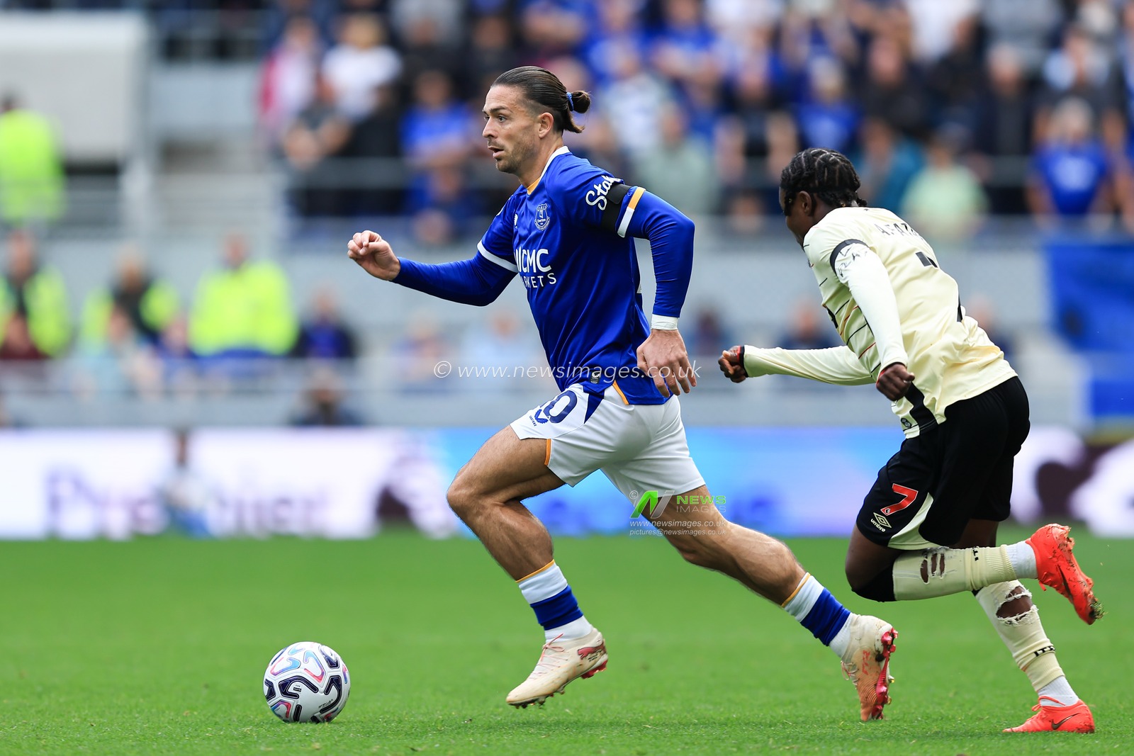 Jack Grealish of Everton with ball at his feet during the Premier League match Everton vs Ipswich Town at Hill Dickinson Stadium, Liverpool, United Kingdom on 19 September 2026

(Photo by Jorge Horsted/News Images)