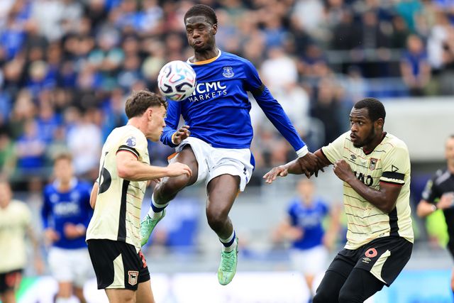 Thierno Barry of Everton challenges for ball in the air during the Premier League match Everton vs Ipswich Town at Hill Dickinson Stadium, Liverpool, United Kingdom on 19 September 2026

(Photo by Jorge Horsted/News Images)