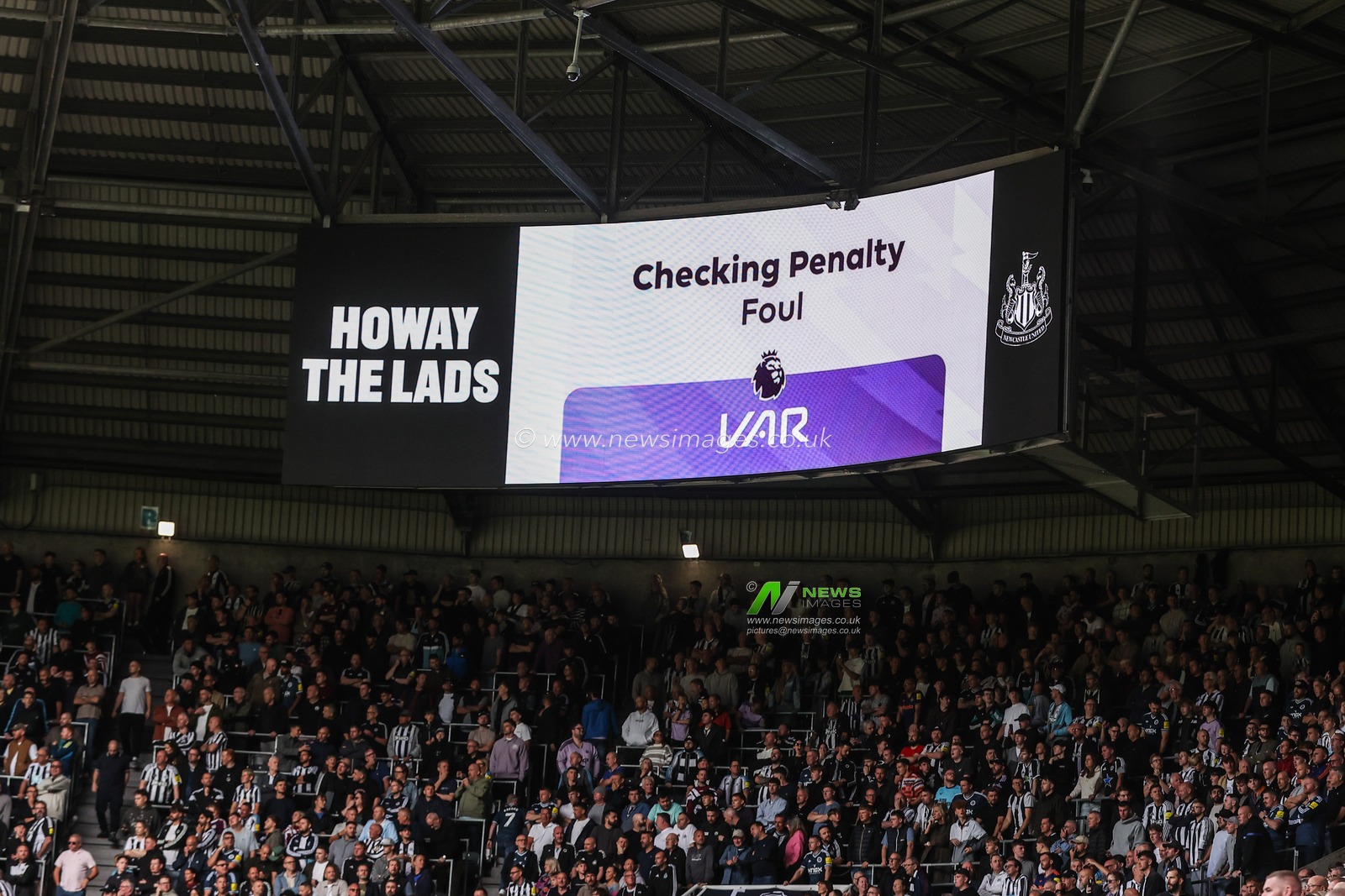 VAR check for a penalty for Newcastle during the Premier League match Newcastle Untied vs Hull City at St. James's Park, Newcastle, United Kingdom on 19 September 2026

(Photo by Alfie Cosgrove/News Images)