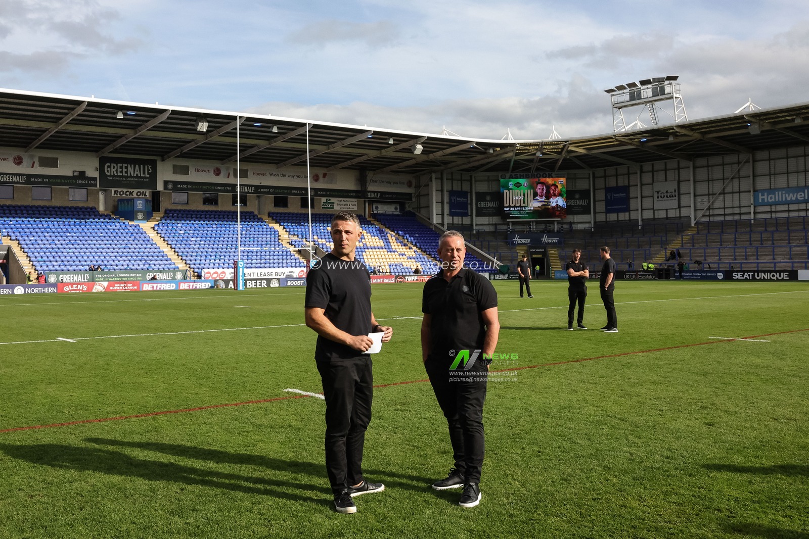Sam Burgess manager of Warrington Wolves speaks with Steve McNamara during the Betfred Super League Play-off Eliminator round match Warrington Wolves vs Hull KR at The Halliwell Jones Stadium, Warrington, United Kingdom on 19 September 2026

(Photo by Mark Cosgrove/News Images)