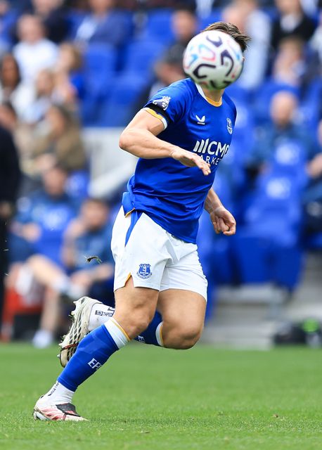James Tarkowski of Everton controls the ball during the Premier League match Everton vs Ipswich Town at Hill Dickinson Stadium, Liverpool, United Kingdom on 19 September 2026

(Photo by Jorge Horsted/News Images)