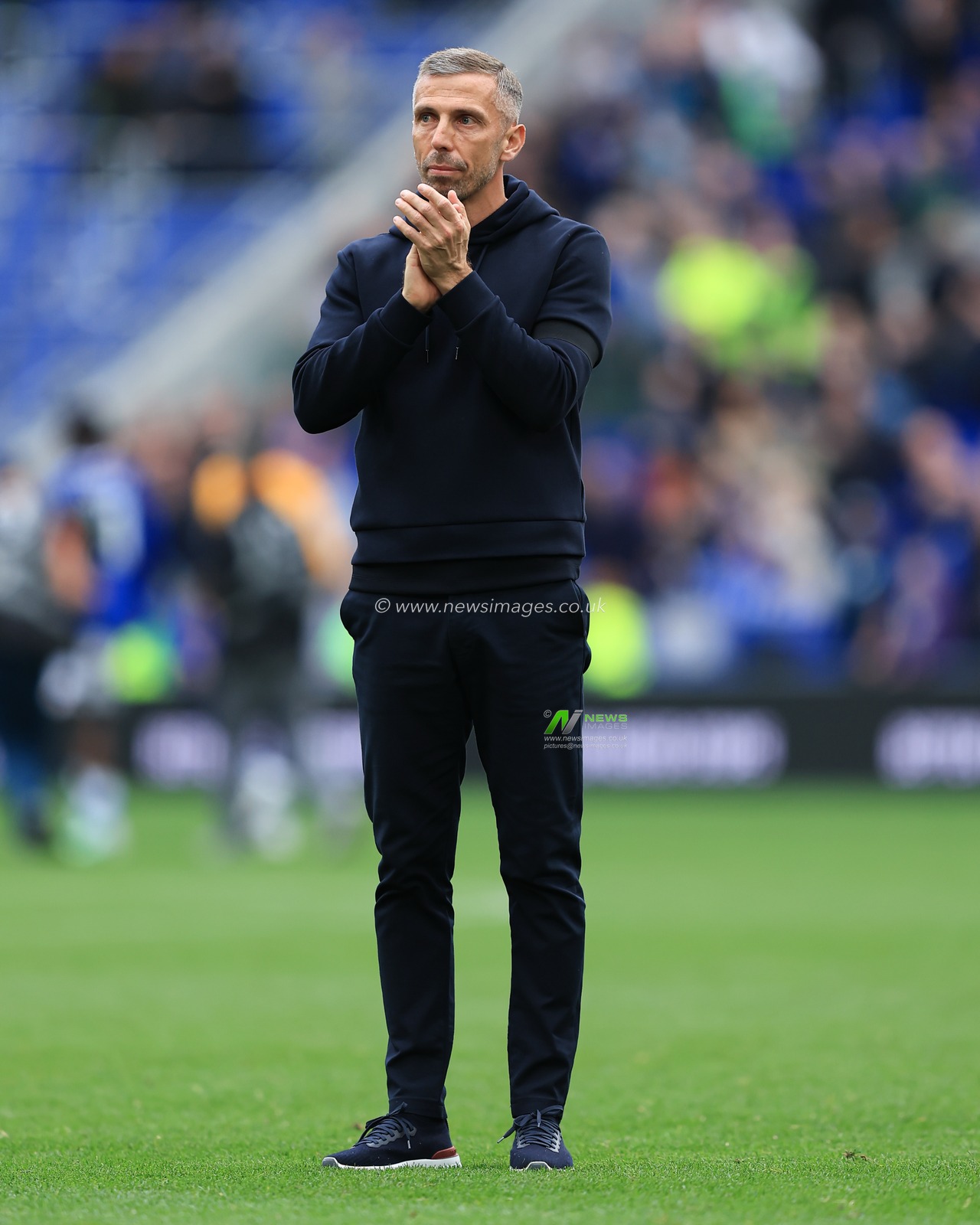 Gary O'Neil manager of Ipswich Town claps fans after 1-0 loss during the Premier League match Everton vs Ipswich Town at Hill Dickinson Stadium, Liverpool, United Kingdom on 19 September 2026

(Photo by Jorge Horsted/News Images)