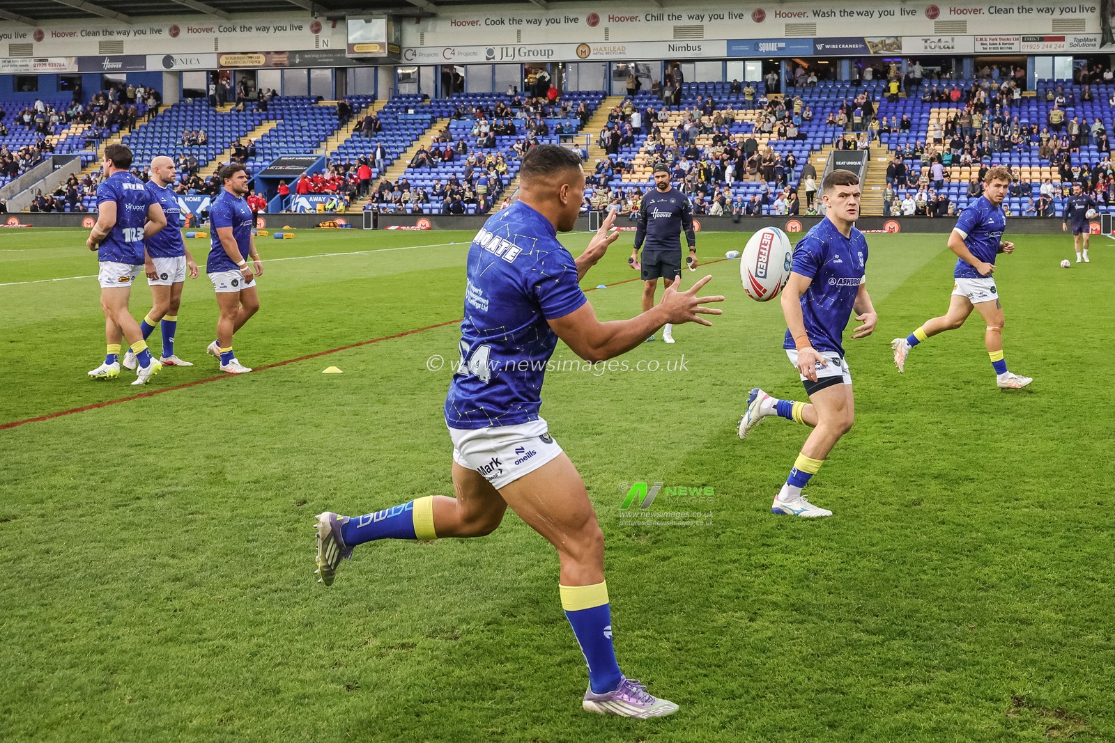 Albert Hopoate of Warrington Wolves in the pre-game warm up during the Betfred Super League Play-off Eliminator round match Warrington Wolves vs Hull KR at The Halliwell Jones Stadium, Warrington, United Kingdom on 19 September 2026

(Photo by Mark Cosgrove/News Images)