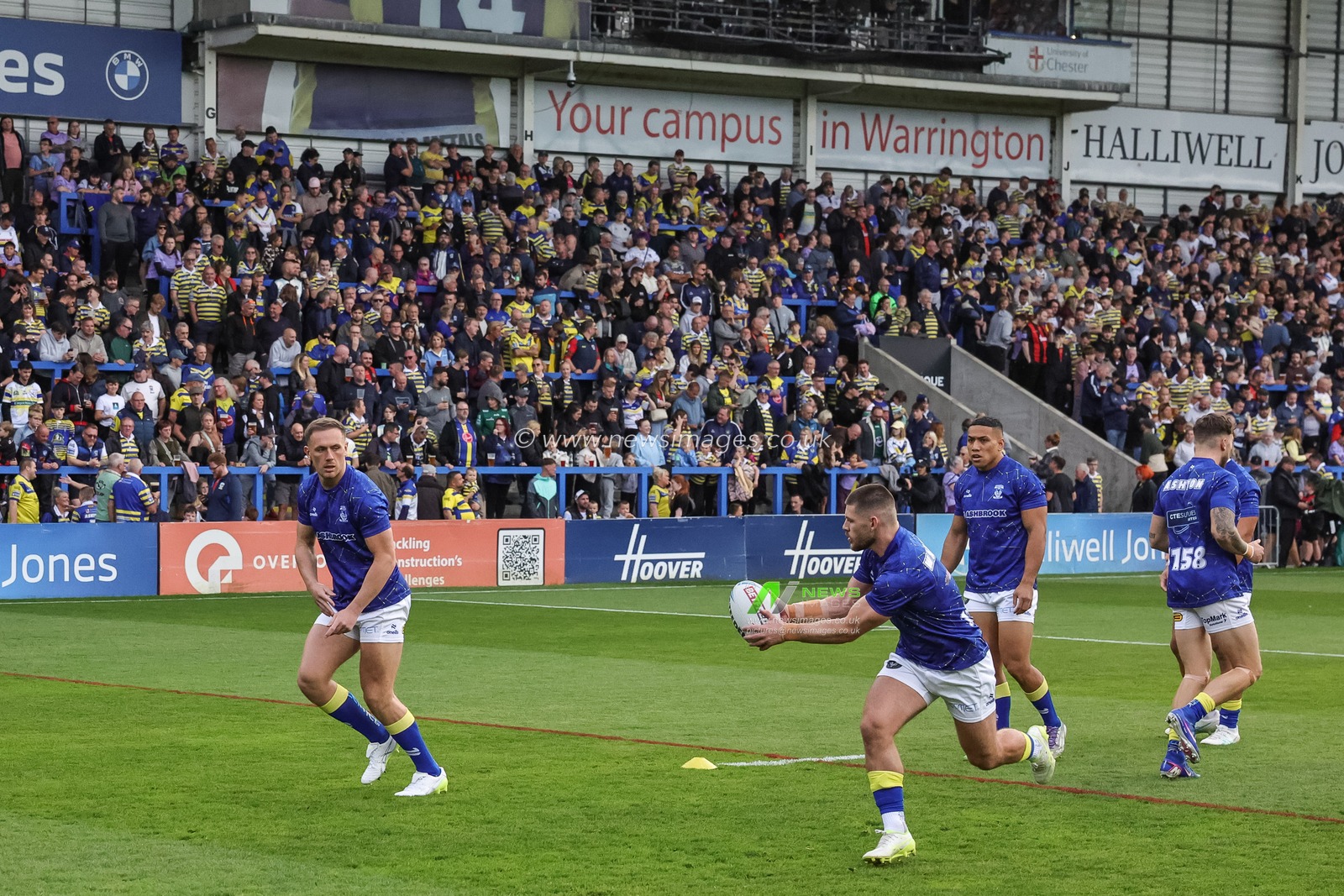Danny Walker of Warrington Wolves in the pre-game warm up during the Betfred Super League Play-off Eliminator round match Warrington Wolves vs Hull KR at The Halliwell Jones Stadium, Warrington, United Kingdom on 19 September 2026

(Photo by Mark Cosgrove/News Images)