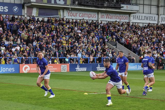 Danny Walker of Warrington Wolves in the pre-game warm up during the Betfred Super League Play-off Eliminator round match Warrington Wolves vs Hull KR at The Halliwell Jones Stadium, Warrington, United Kingdom on 19 September 2026

(Photo by Mark Cosgrove/News Images)