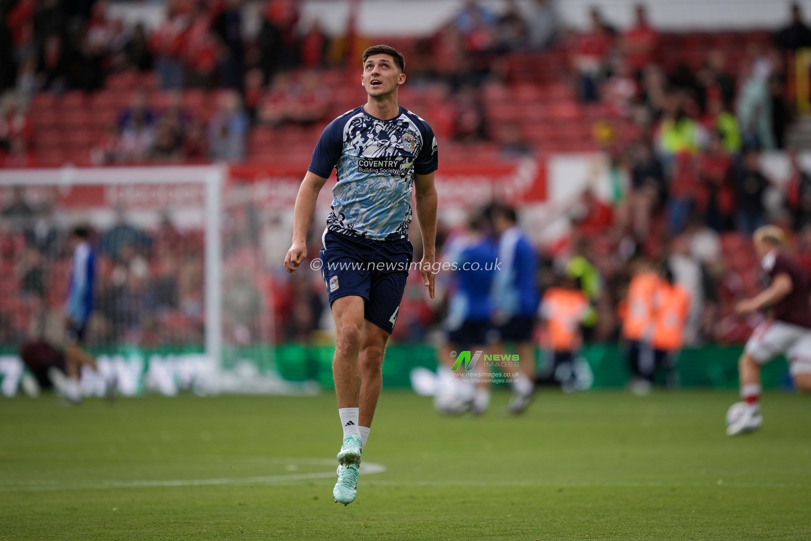 Bobby Thomas of Coventry City in the pregame warmup session  during the Premier League match Nottingham Forest vs Coventry City at City Ground, Nottingham, United Kingdom on 19 September 2026

(Photo by Maynard Manyowa/News Images)