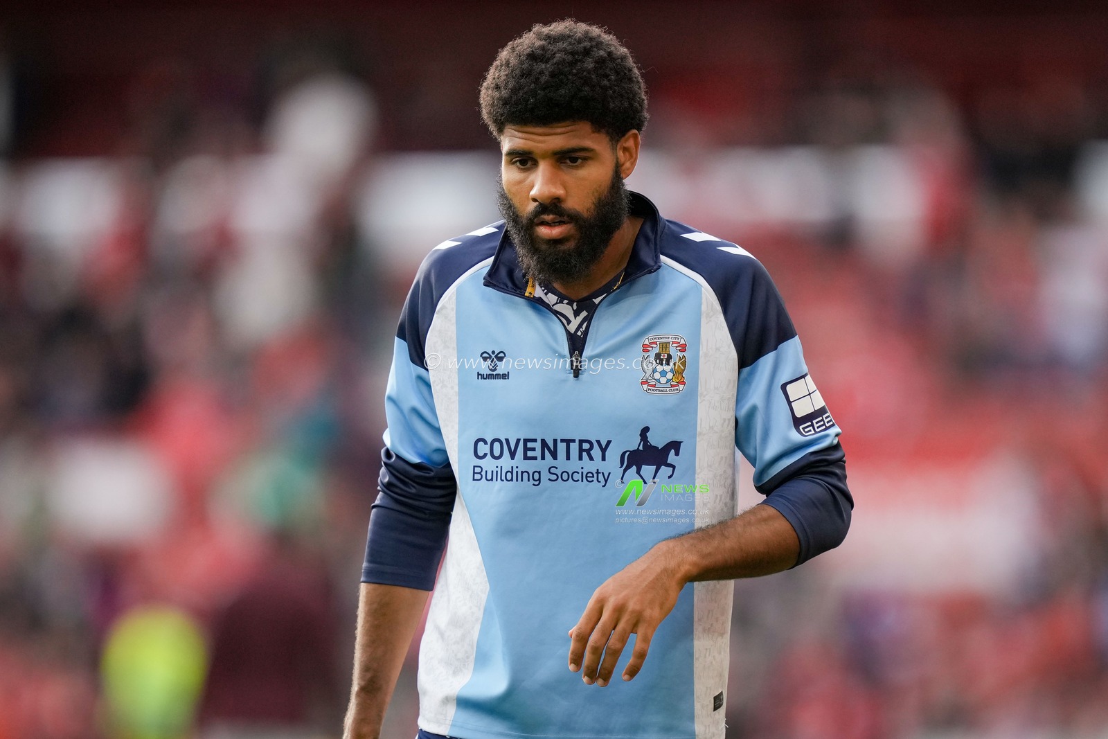 Ellis Simms of Coventry City in the pregame warmup session  during the Premier League match Nottingham Forest vs Coventry City at City Ground, Nottingham, United Kingdom on 19 September 2026

(Photo by Maynard Manyowa/News Images)