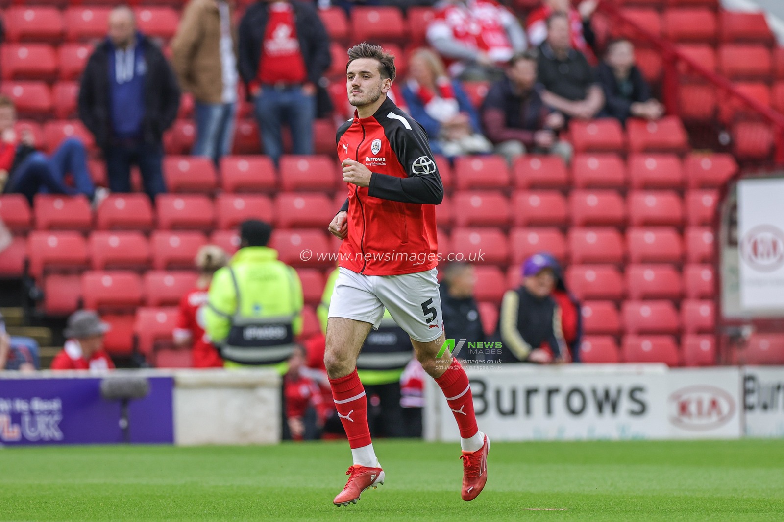 Liam Kitching #5 of Barnsley in the pregame warmup session during the Sky Bet League 1 Play-off match Barnsley vs Bolton Wanderers at Oakwell, Barnsley, United Kingdom, 19th May 2023

(Photo by Mark Cosgrove/News Images)