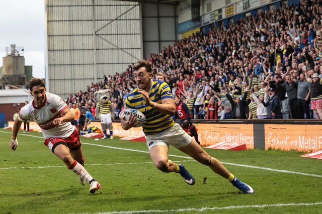 Matty Ashton of Warrington Wolves goes over for a try during the Betfred Super League Play-off Eliminator round match Warrington Wolves vs Hull KR at The Halliwell Jones Stadium, Warrington, United Kingdom on 19 September 2026

(Photo by Mark Cosgrove/News Images)