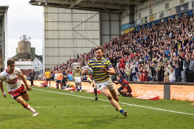 Matty Ashton of Warrington Wolves goes over for a try during the Betfred Super League Play-off Eliminator round match Warrington Wolves vs Hull KR at The Halliwell Jones Stadium, Warrington, United Kingdom on 19 September 2026

(Photo by Mark Cosgrove/News Images)