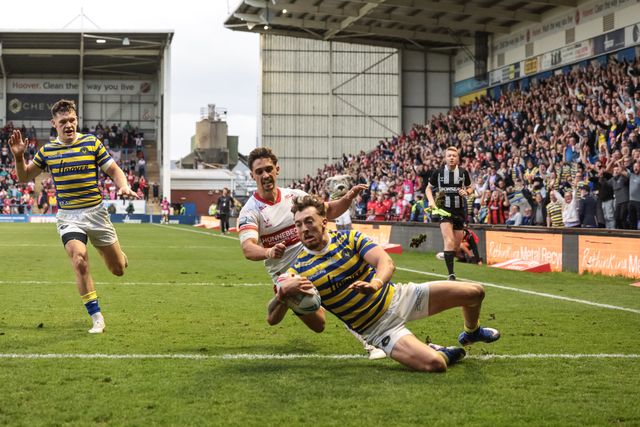Matty Ashton of Warrington Wolves goes over for a try during the Betfred Super League Play-off Eliminator round match Warrington Wolves vs Hull KR at The Halliwell Jones Stadium, Warrington, United Kingdom on 19 September 2026

(Photo by Mark Cosgrove/News Images)