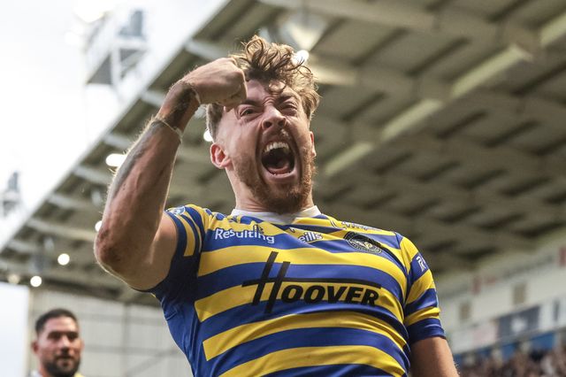 Matty Ashton of Warrington Wolves celebrates his try during the Betfred Super League Play-off Eliminator round match Warrington Wolves vs Hull KR at The Halliwell Jones Stadium, Warrington, United Kingdom on 19 September 2026

(Photo by Mark Cosgrove/News Images)