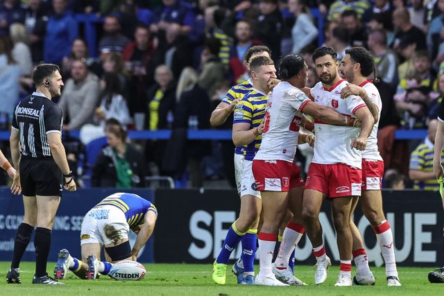 Peta Hiku of Hull KR hits George Williams of Warrington Wolves in the face and is given a red card and sent off during the Betfred Super League Play-off Eliminator round match Warrington Wolves vs Hull KR at The Halliwell Jones Stadium, Warrington, United Kingdom on 19 September 2026

(Photo by Mark Cosgrove/News Images)