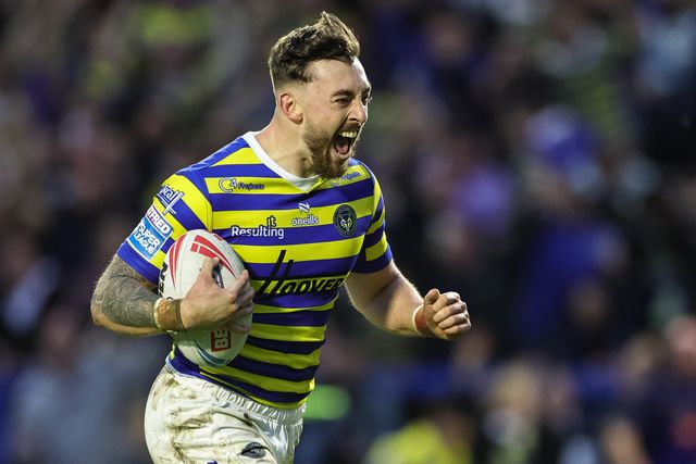 Matty Ashton of Warrington Wolves runs in a 50 yard solo hat-trick try during the Betfred Super League Play-off Eliminator round match Warrington Wolves vs Hull KR at The Halliwell Jones Stadium, Warrington, United Kingdom on 19 September 2026

(Photo by Mark Cosgrove/News Images)
