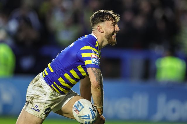 Matty Ashton of Warrington Wolves runs in a 50 yard solo hat-trick try during the Betfred Super League Play-off Eliminator round match Warrington Wolves vs Hull KR at The Halliwell Jones Stadium, Warrington, United Kingdom on 19 September 2026

(Photo by Mark Cosgrove/News Images)