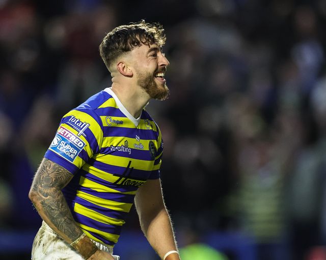 Matty Ashton of Warrington Wolves runs in a 50 yard solo hat-trick try during the Betfred Super League Play-off Eliminator round match Warrington Wolves vs Hull KR at The Halliwell Jones Stadium, Warrington, United Kingdom on 19 September 2026

(Photo by Mark Cosgrove/News Images)