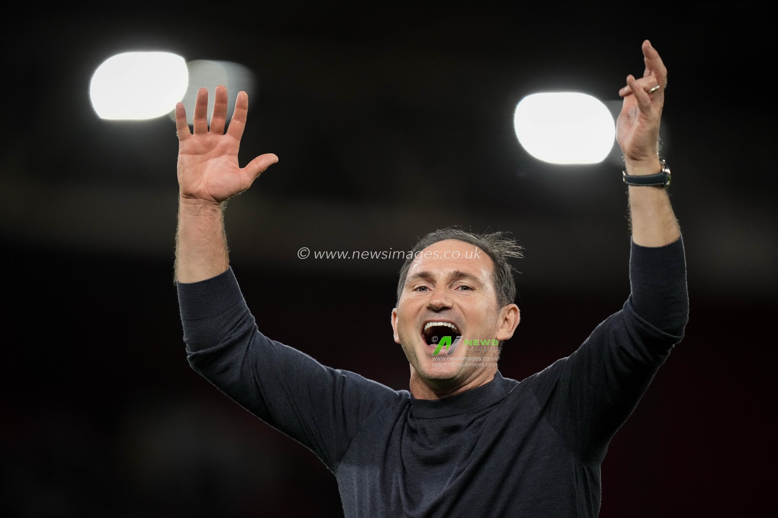 Frank Lampard manager of Coventry City applauds the fans after the final whistle  during the Premier League match Nottingham Forest vs Coventry City at City Ground, Nottingham, United Kingdom on 19 September 2026

(Photo by Maynard Manyowa/News Images)