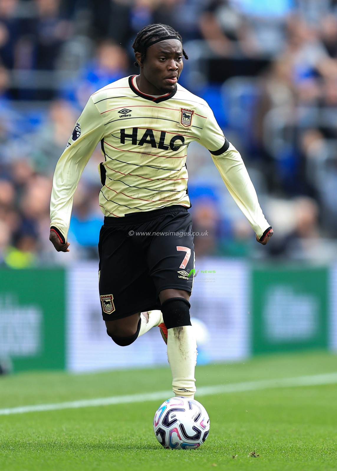 Abdul Fatawu of Ipswich Town with ball at his feet during the Premier League match Everton vs Ipswich Town at Hill Dickinson Stadium, Liverpool, United Kingdom on 19 September 2026

(Photo by Jorge Horsted/News Images)