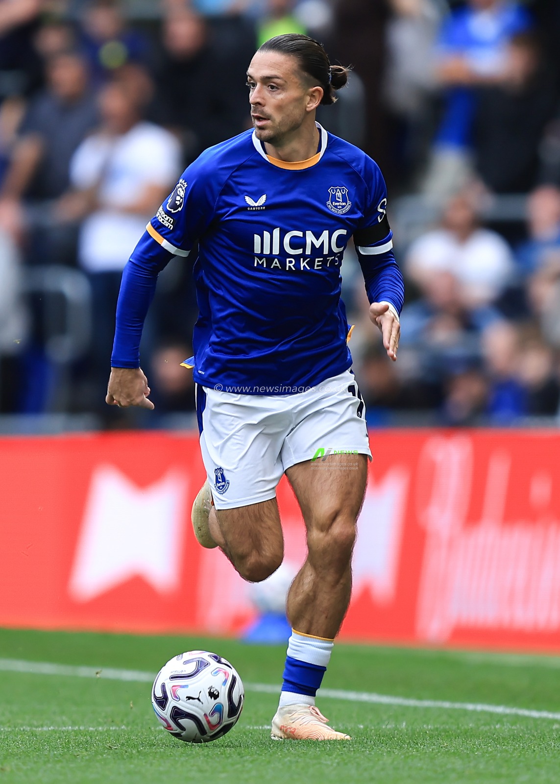Jack Grealish of Everton controls ball during the Premier League match Everton vs Ipswich Town at Hill Dickinson Stadium, Liverpool, United Kingdom on 19 September 2026

(Photo by Jorge Horsted/News Images)