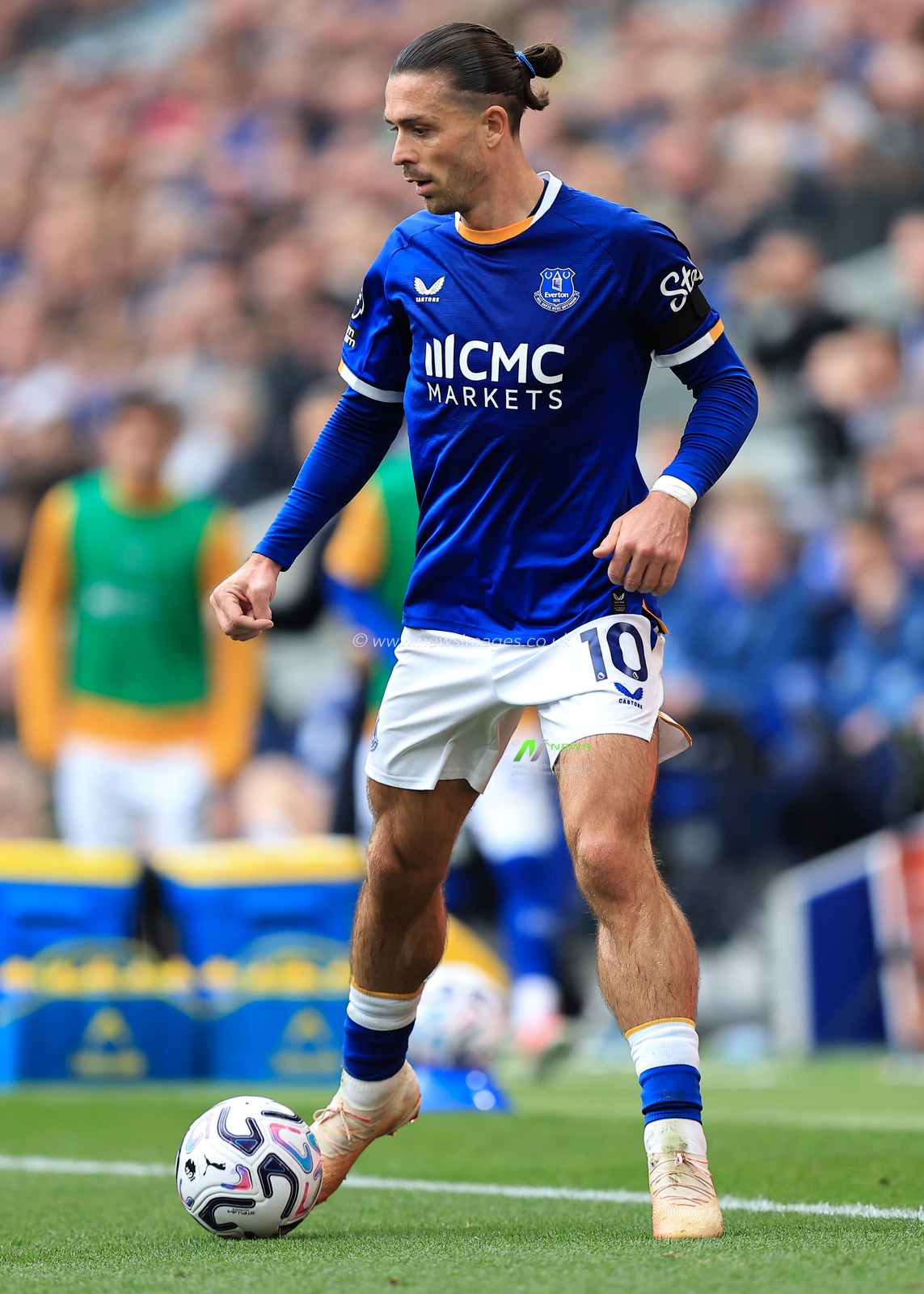Jack Grealish of Everton controls ball during the Premier League match Everton vs Ipswich Town at Hill Dickinson Stadium, Liverpool, United Kingdom on 19 September 2026

(Photo by Jorge Horsted/News Images)