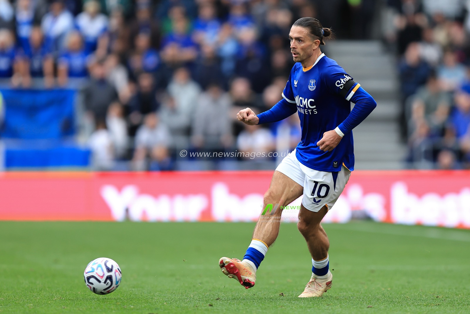 Jack Grealish of Everton controls ball during the Premier League match Everton vs Ipswich Town at Hill Dickinson Stadium, Liverpool, United Kingdom on 19 September 2026

(Photo by Jorge Horsted/News Images)