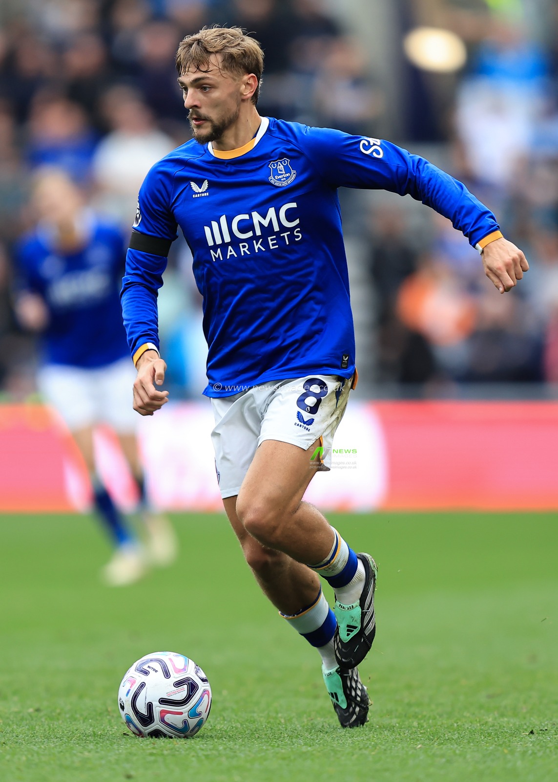 Kiernan Dewsbury-Hall of Everton with ball at his feet during the Premier League match Everton vs Ipswich Town at Hill Dickinson Stadium, Liverpool, United Kingdom on 19 September 2026

(Photo by Jorge Horsted/News Images)