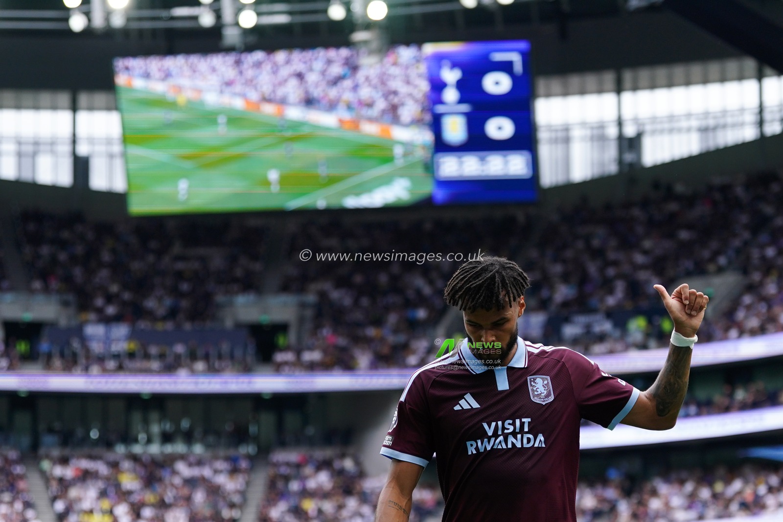 Tyrone Mings of Aston Villa during the Premier League match Tottenham Hotspur vs Aston Villa at Tottenham Hotspur Stadium, London, United Kingdom on 19 September 2026

(Photo by Harvey Murphy/News Images)