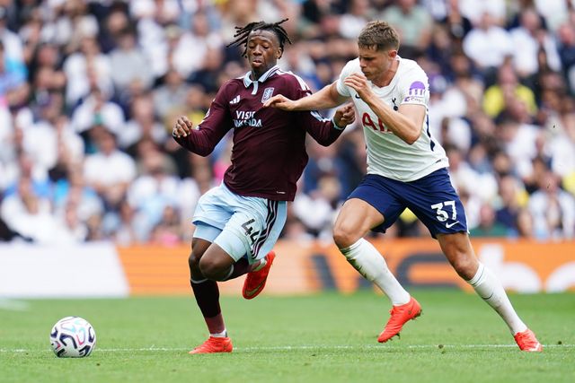 Johan Manzambi of Aston Villa and Micky van de Ven of Tottenham Hotspur during the Premier League match Tottenham Hotspur vs Aston Villa at Tottenham Hotspur Stadium, London, United Kingdom on 19 September 2026

(Photo by Harvey Murphy/News Images)