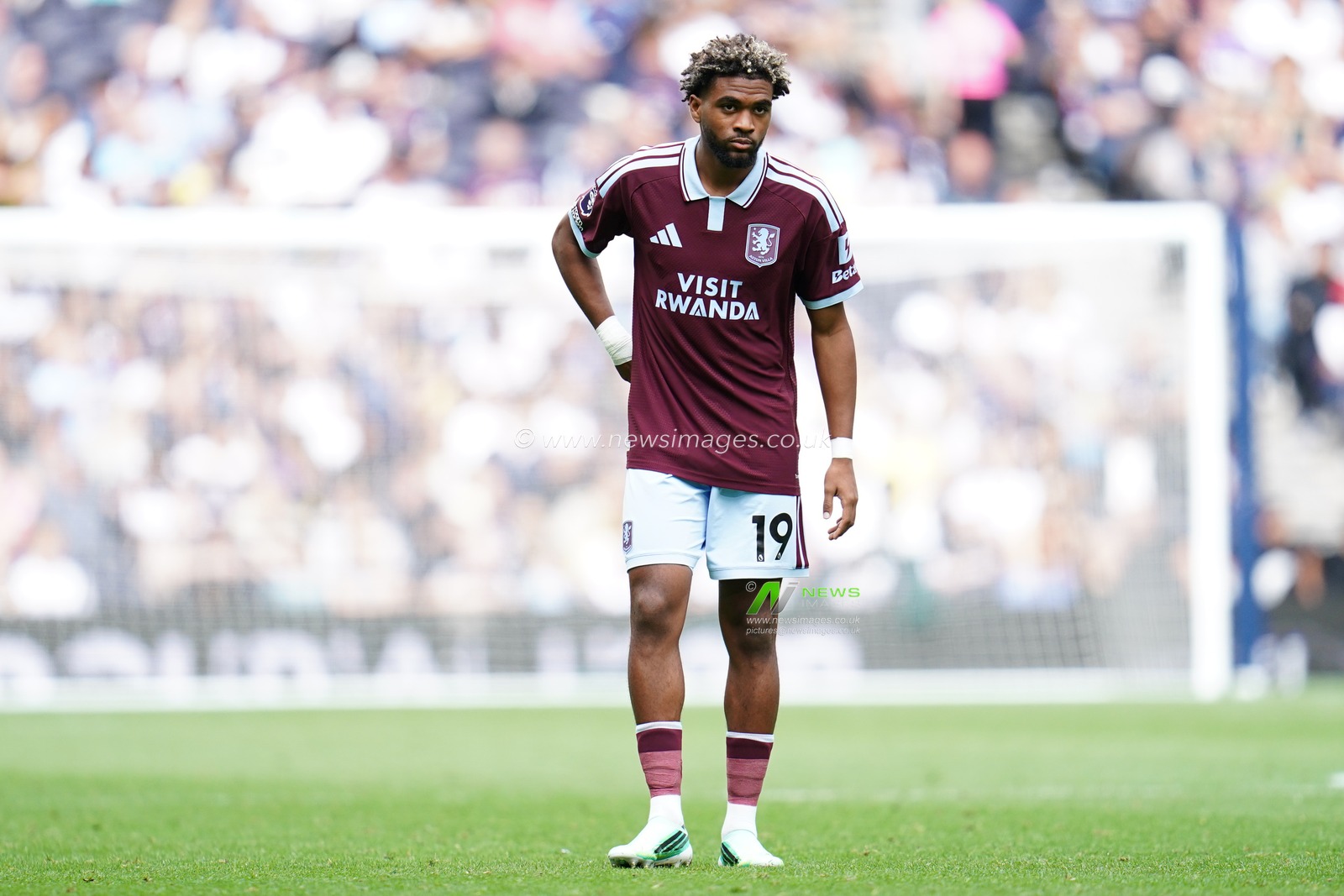 Ibrahim Mbaye of Aston Villa during the Premier League match Tottenham Hotspur vs Aston Villa at Tottenham Hotspur Stadium, London, United Kingdom on 19 September 2026

(Photo by Harvey Murphy/News Images)