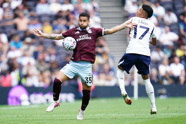 Joao Gomes of Aston Villa and Savio of Tottenham Hotspur during the Premier League match Tottenham Hotspur vs Aston Villa at Tottenham Hotspur Stadium, London, United Kingdom on 19 September 2026

(Photo by Harvey Murphy/News Images)
