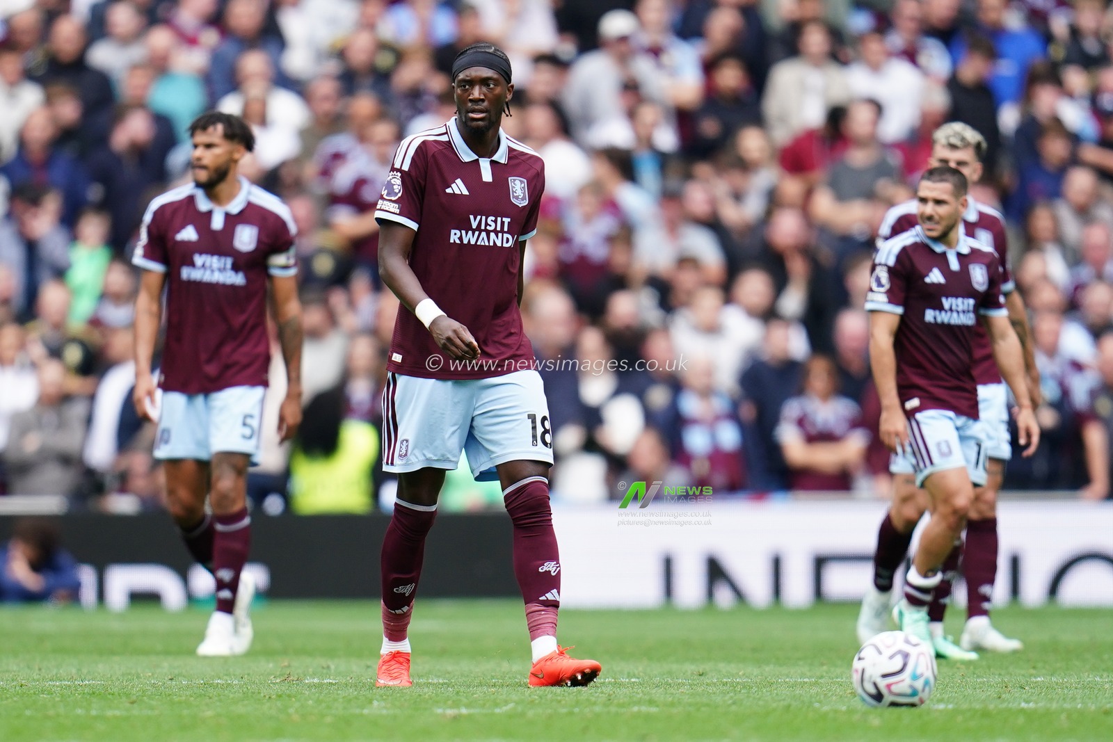 Aston Villa players as Tottenham score to make It 2-3 during the Premier League match Tottenham Hotspur vs Aston Villa at Tottenham Hotspur Stadium, London, United Kingdom on 19 September 2026

(Photo by Harvey Murphy/News Images)