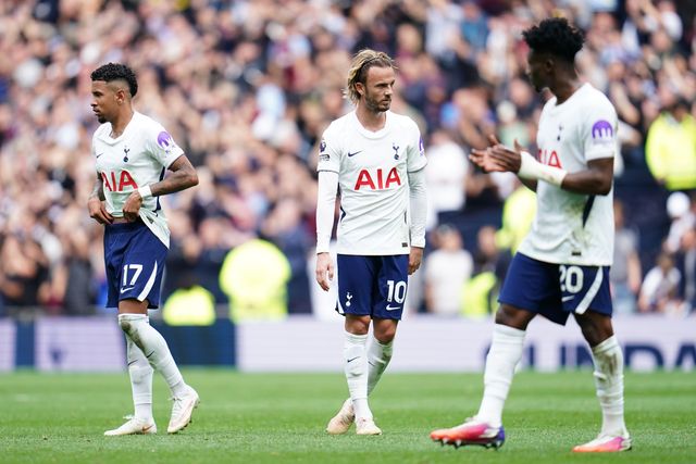 Tottenham players at full time during the Premier League match Tottenham Hotspur vs Aston Villa at Tottenham Hotspur Stadium, London, United Kingdom on 19 September 2026

(Photo by Harvey Murphy/News Images)