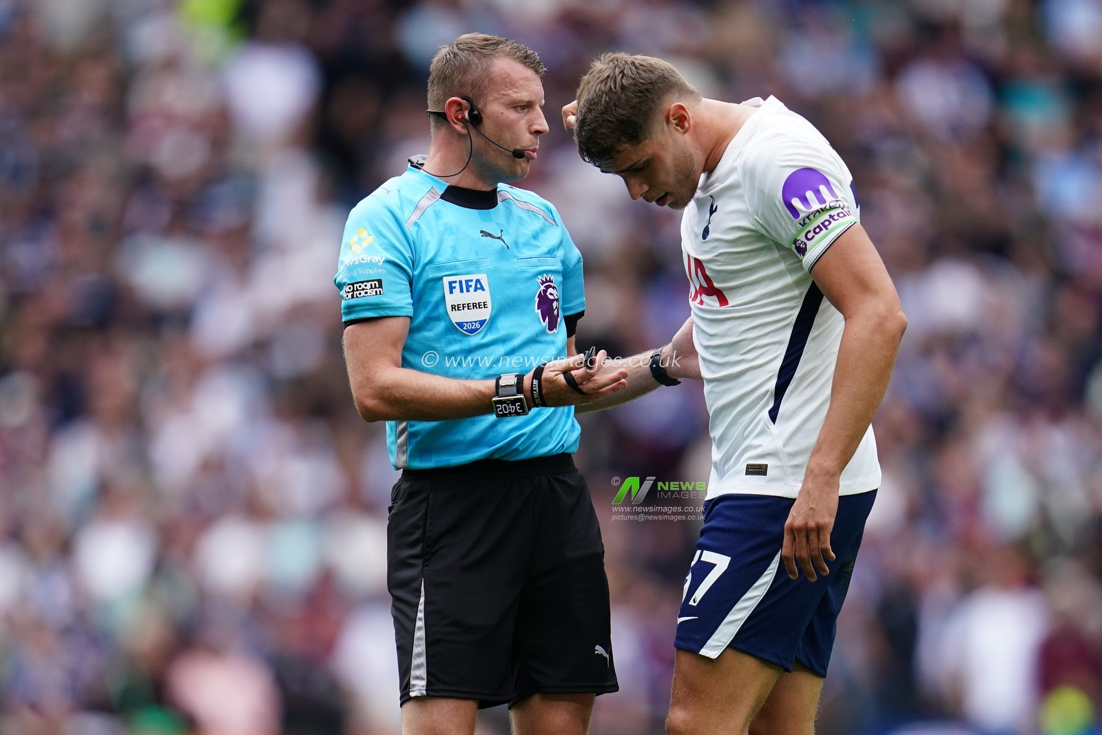 Micky van de Ven of Tottenham Hotspur and Sam Barrott the referee during the Premier League match Tottenham Hotspur vs Aston Villa at Tottenham Hotspur Stadium, London, United Kingdom on 19 September 2026

(Photo by Harvey Murphy/News Images)