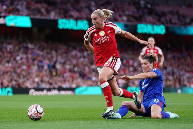 Alessia Russo of Arsenal beats Dominique Janssen of Manchester United to the ball during the Premier League match Tottenham Hotspur vs Aston Villa at Tottenham Hotspur Stadium, London, United Kingdom on 19 September 2026

(Photo by Harvey Murphy/News Images)