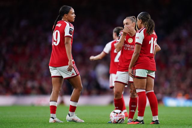 Arsenal players prepare to take free kick during the Women's Super League match Arsenal vs Manchester United at Emirates, London, United Kingdom on 19 September 2026

(Photo by Harvey Murphy/News Images)