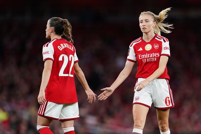 Leah Williamson of Arsenal and Ona Batlle of Arsenal during the Women's Super League match Arsenal vs Manchester United at Emirates, London, United Kingdom on 19 September 2026

(Photo by Harvey Murphy/News Images)