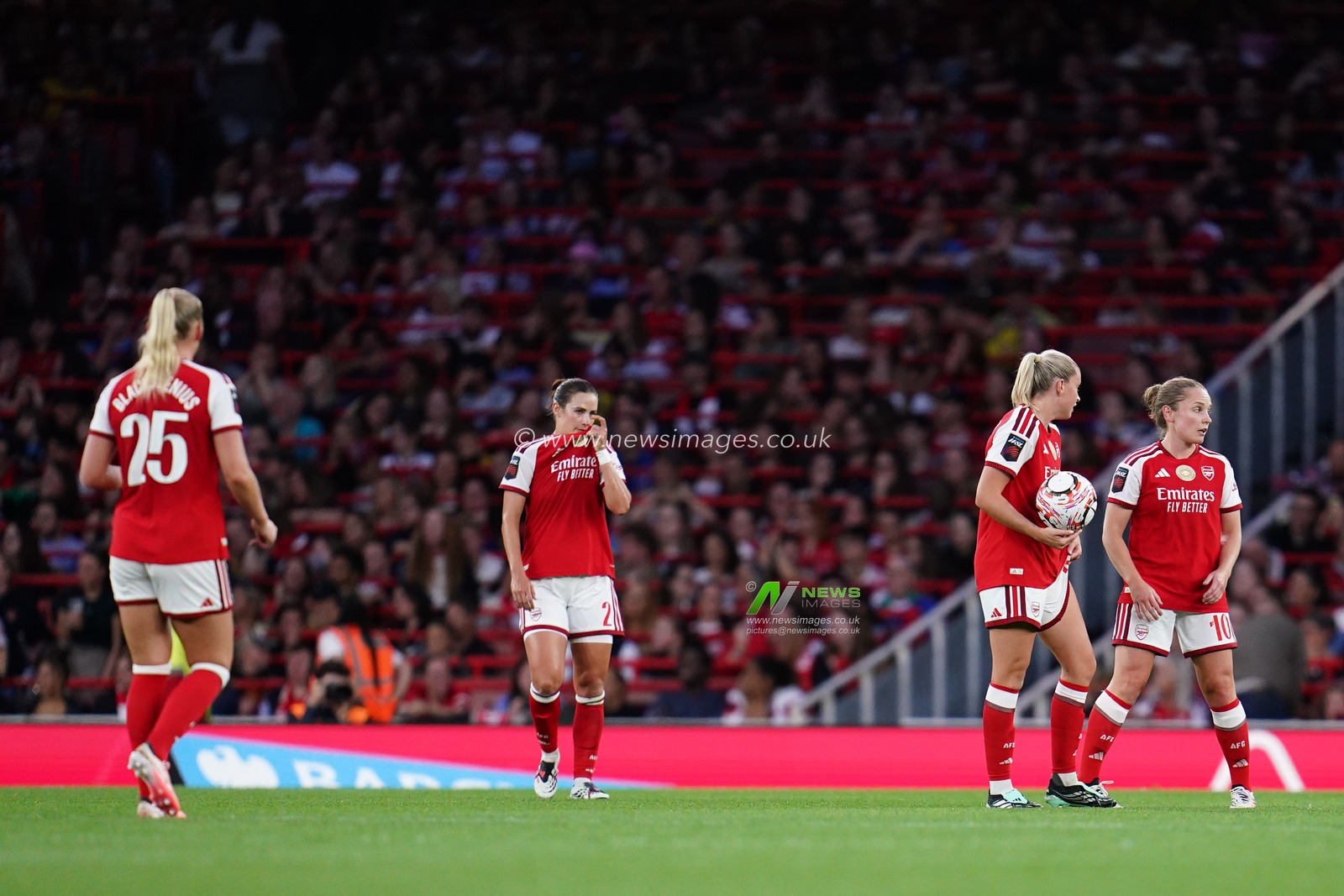 Women's Super League: Arsenal v Manchester United