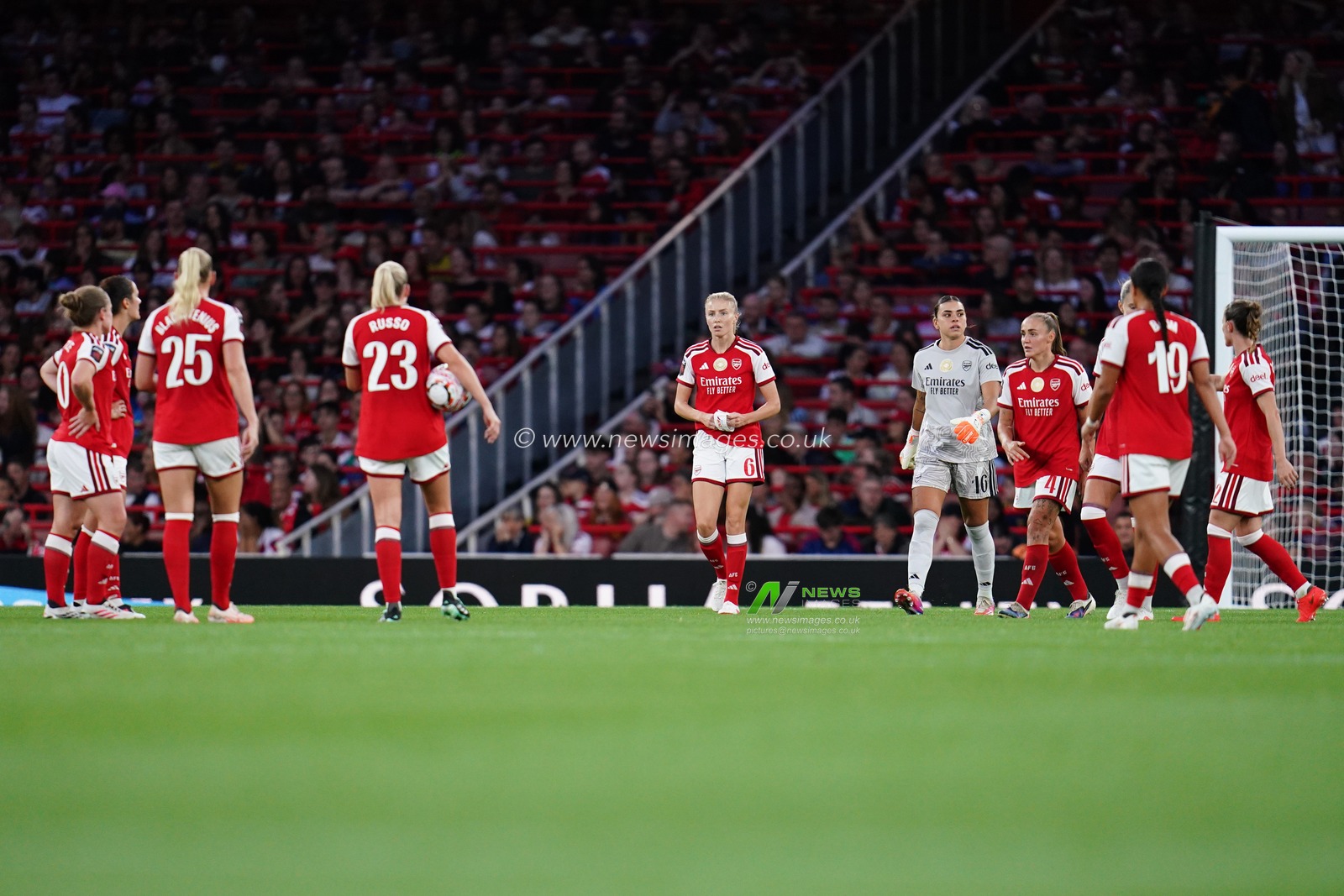 Women's Super League: Arsenal v Manchester United