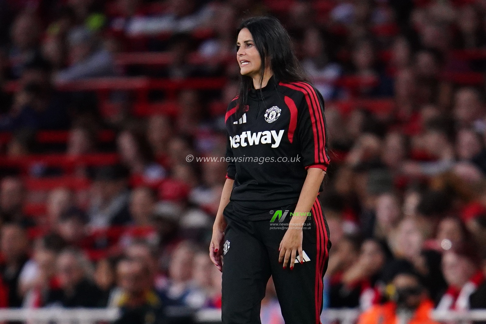 Eva Olid manager of Manchester United during the Women's Super League match Arsenal vs Manchester United at Emirates, London, United Kingdom on 19 September 2026

(Photo by Harvey Murphy/News Images)