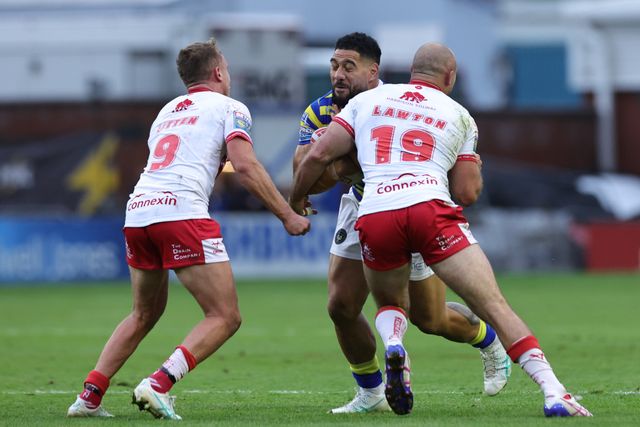 Kelepi Tanginoa of Warrington Wolves is tackled by Karl Lawton of Hull KR during the Betfred Super League Play-off Eliminator round match Warrington Wolves vs Hull KR at The Halliwell Jones Stadium, Warrington, United Kingdom on 19 September 2026

(Photo by Mark Cosgrove/News Images)