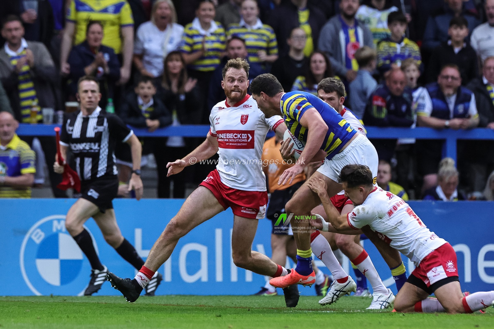 Sam Stone of Warrington Wolves in action during the Betfred Super League Play-off Eliminator round match Warrington Wolves vs Hull KR at The Halliwell Jones Stadium, Warrington, United Kingdom on 19 September 2026

(Photo by Mark Cosgrove/News Images)