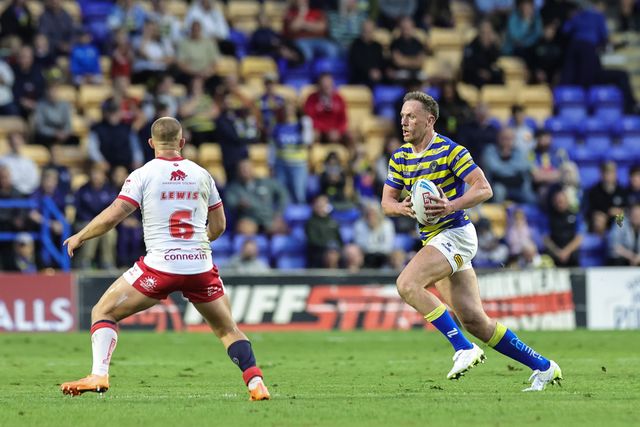 Ben Currie of Warrington Wolves breaks with the ball during the Betfred Super League Play-off Eliminator round match Warrington Wolves vs Hull KR at The Halliwell Jones Stadium, Warrington, United Kingdom on 19 September 2026

(Photo by Mark Cosgrove/News Images)